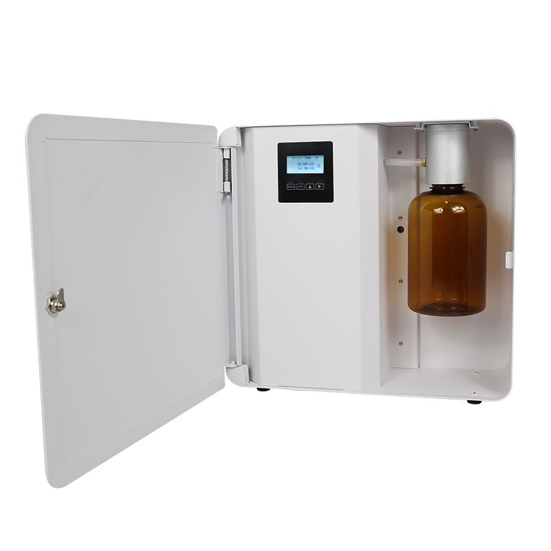 Atrio 8000 – Geöffnet mit Steuerung und Duftölflasche